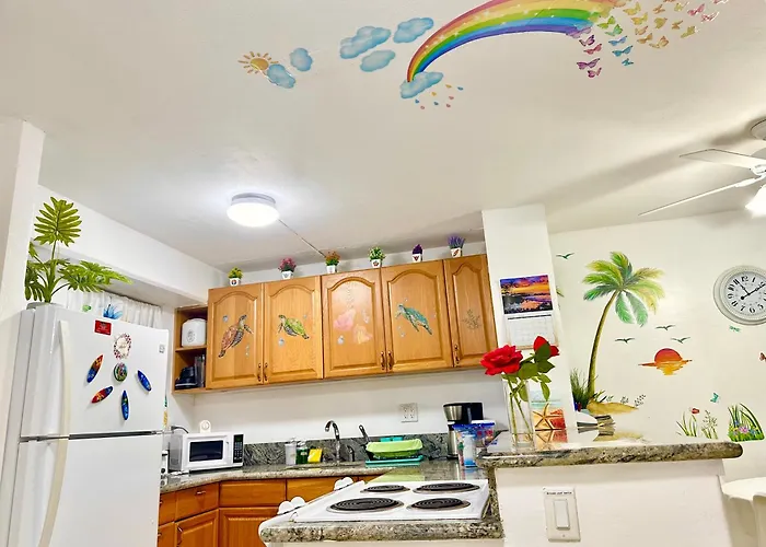 Waikiki 2 Bedrooms, 1 Bath, Free Parking, Sleep 6