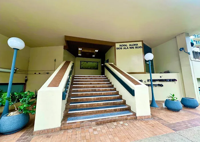 Waikiki 2 Bedrooms, 1 Bath, Free Parking, Sleep 6